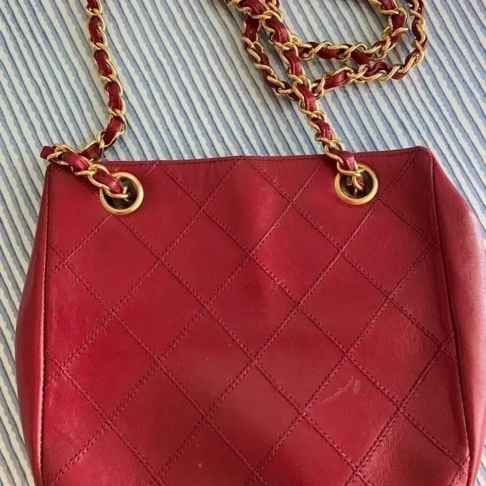 Chanel Vintage Red Leather Crossbody Bag - Picture 5 of 14